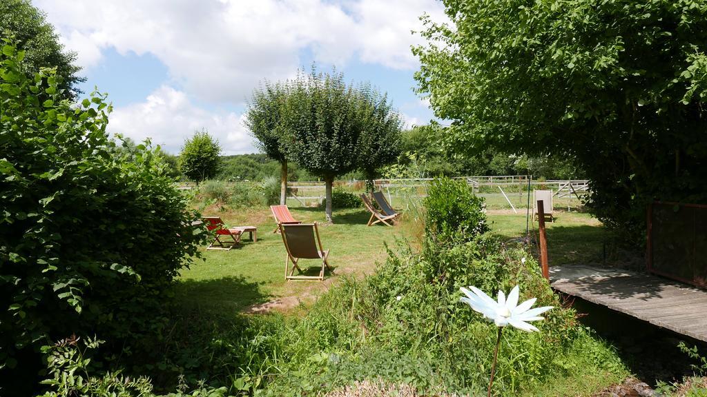 Bed and Breakfast La Cage Aux Oiseaux La Lande-de-Goult Exterior foto