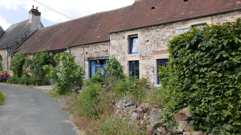 Bed and Breakfast La Cage Aux Oiseaux La Lande-de-Goult Exterior foto