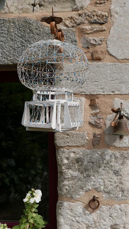 Bed and Breakfast La Cage Aux Oiseaux La Lande-de-Goult Exterior foto