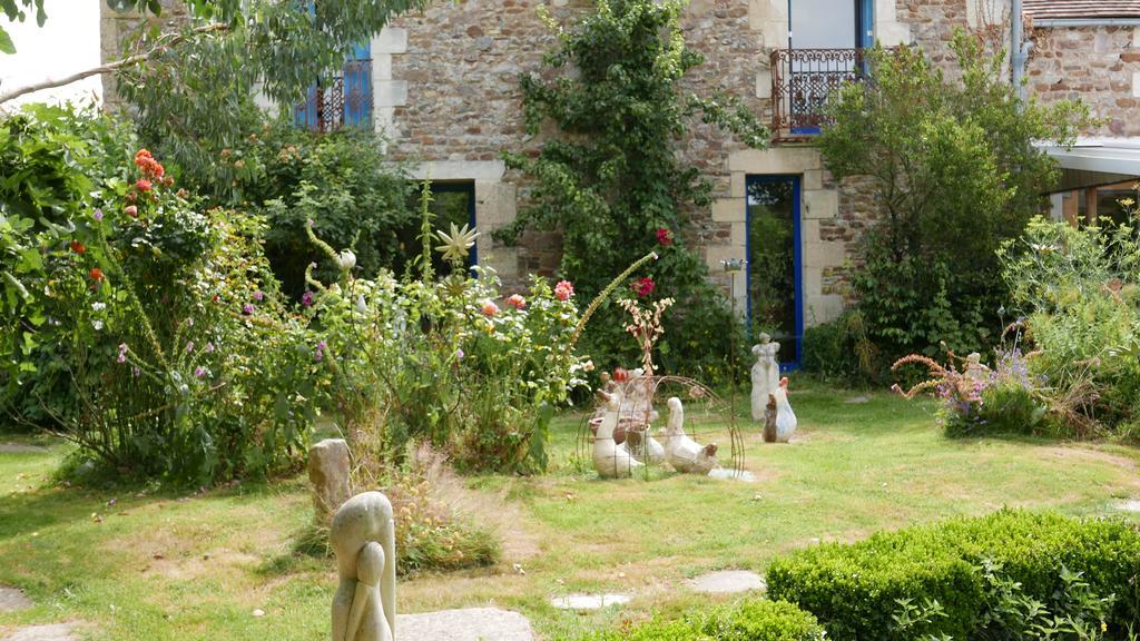 Bed and Breakfast La Cage Aux Oiseaux La Lande-de-Goult Exterior foto