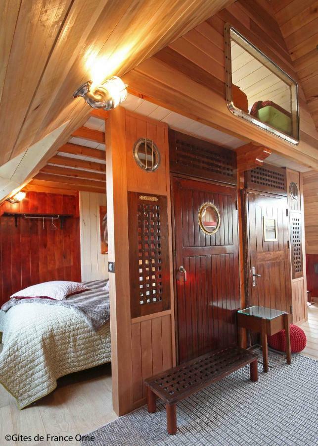 Bed and Breakfast La Cage Aux Oiseaux La Lande-de-Goult Exterior foto