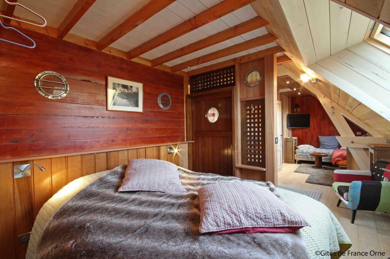 Bed and Breakfast La Cage Aux Oiseaux La Lande-de-Goult Exterior foto